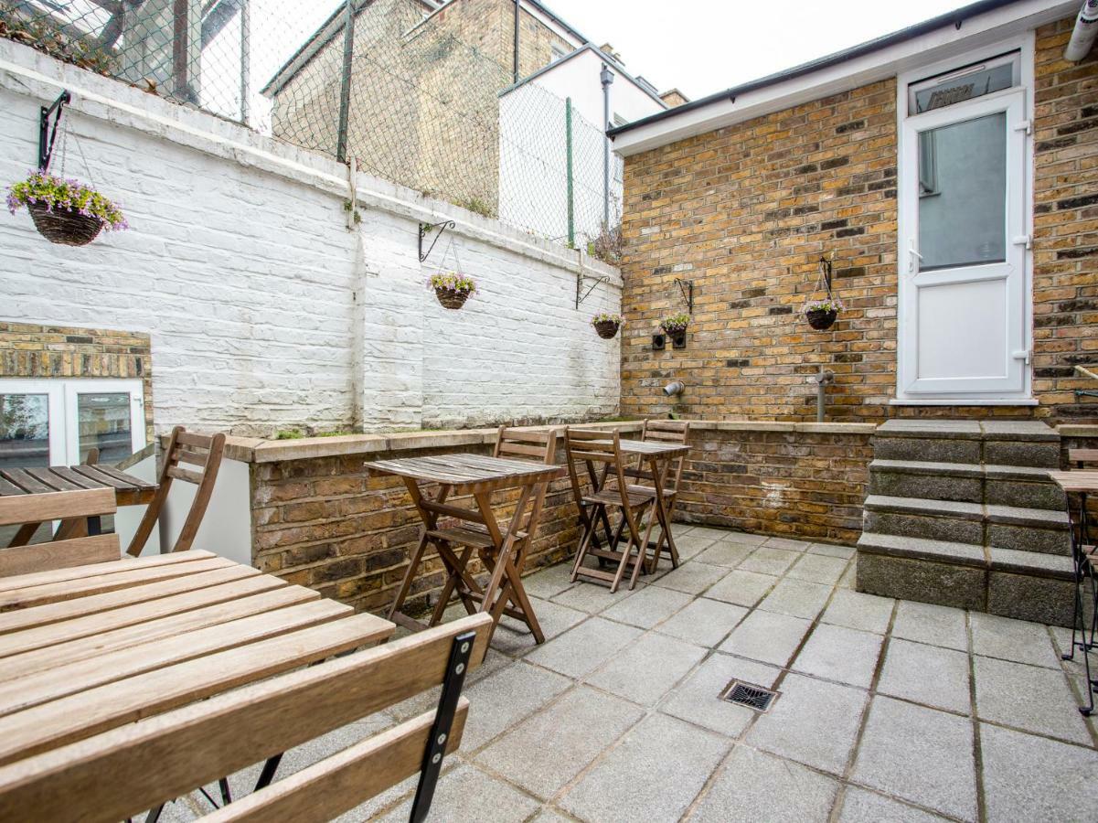 Oyo Lifestyle Golden Strand London Exterior photo